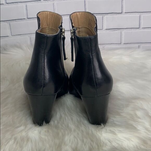 Adrienne Vittadini Beah Black Leather Booties Sz 8 - Picture 3 of 7